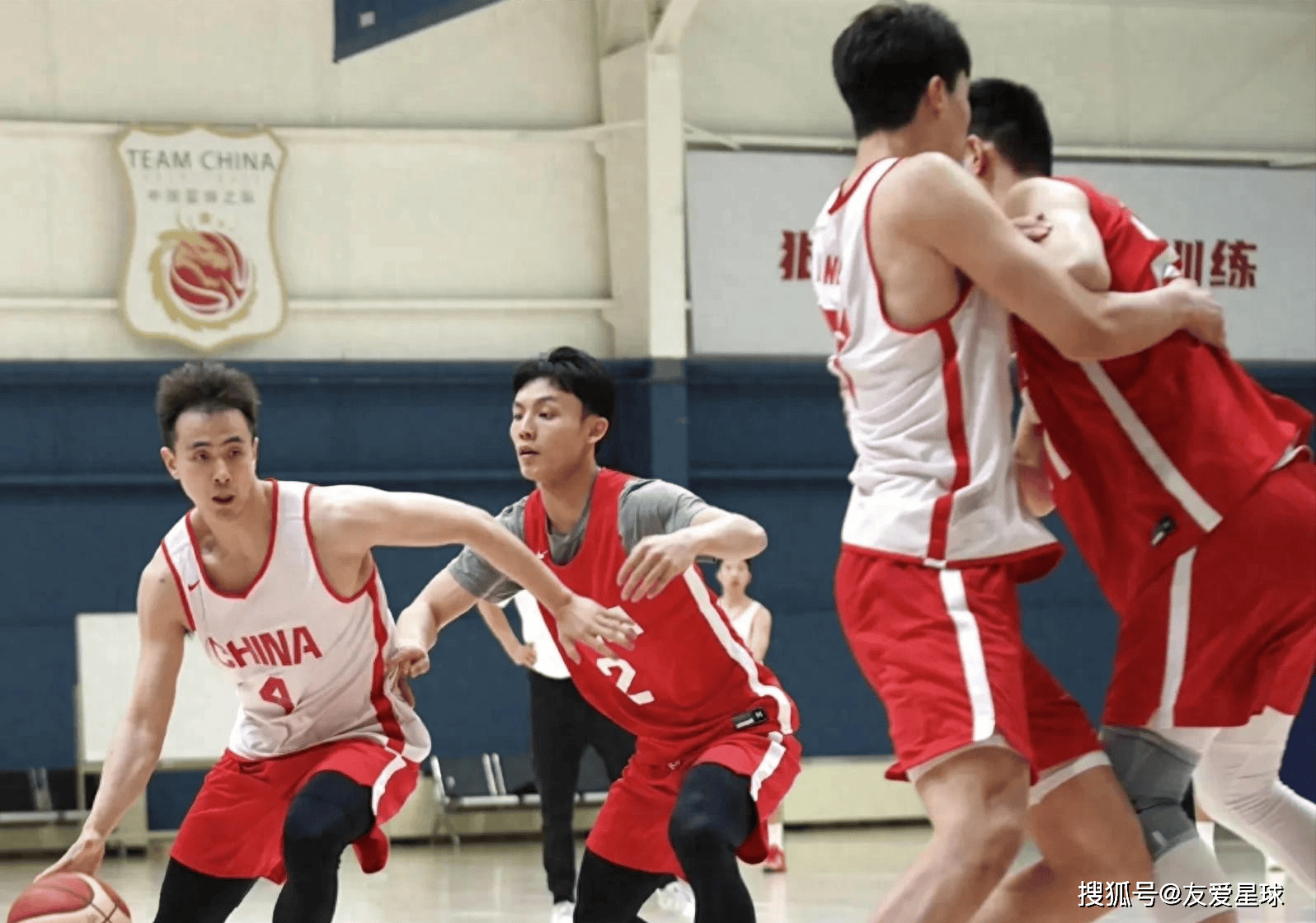 深圳男篮训练开放日，集结日队长鼓劲引欢呼，CBA常规赛在即，细节决定成败的简单介绍