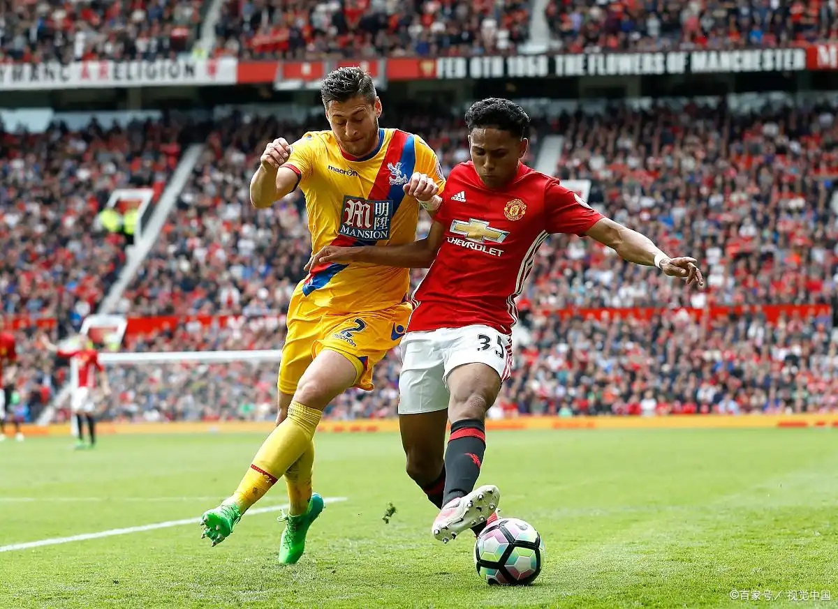 切尔西集结日内部沟通,志在意甲名次提升,底气十足,身体对抗强度拉满 切尔西集结日内部沟通,志在意甲名次提升,底气十足,身体对抗强度拉满