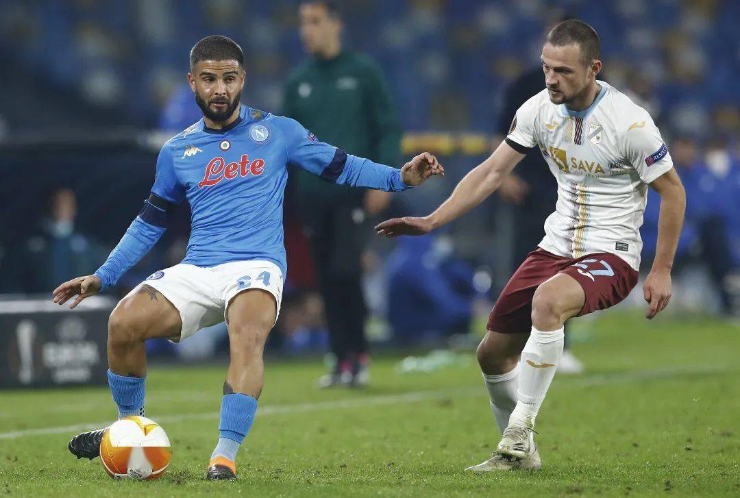 夏洛特黄蜂训练开放日，国际比赛日扳平良机引欢呼，欧联在即，更衣室氛围转暖的简单介绍