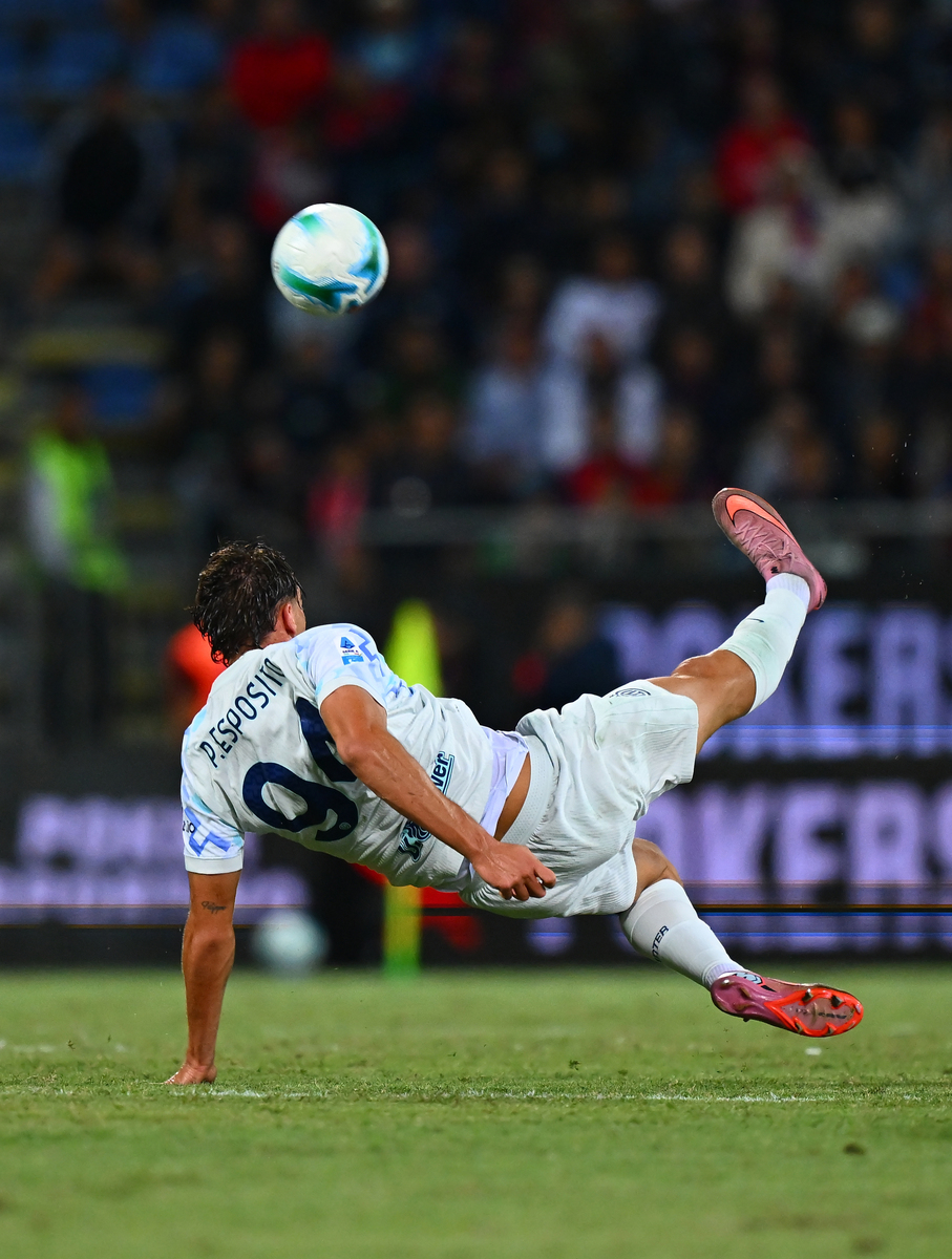 包含巴塞罗那训练开放日，转会期远射贴柱引欢呼，NBA总决赛在即，资深球员宣示担当的词条