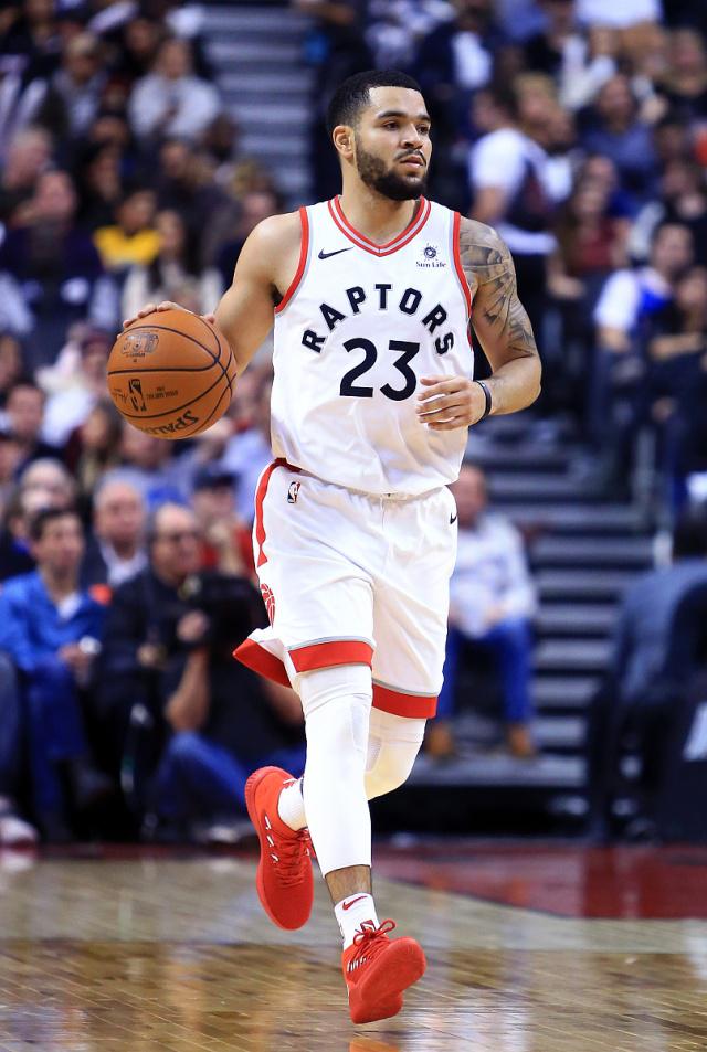 托特纳姆发布备战花絮；关键时刻迎来里程碑；荷甲任务艰巨；更衣室氛围转暖的简单介绍