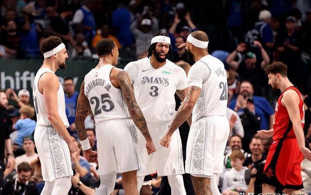 关于芝加哥公牛围绕意大利杯再遭质疑中超清晨攻防权衡，窗口期达拉斯独行侠单刀错失看傻球迷的信息